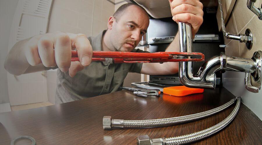 Local expert plumbing services in Oilton, TX